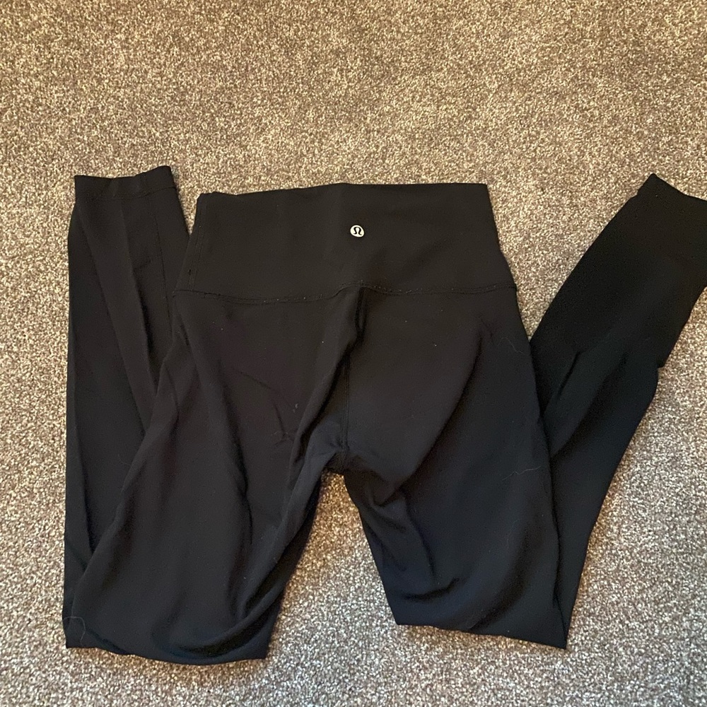 Black Lululemon wunder under leggings